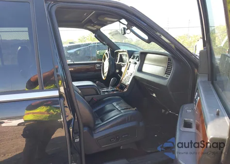 2013 Lincoln Navigator z USA, uszkodzony, nr VIN 5LMJJ2J59DEL01844